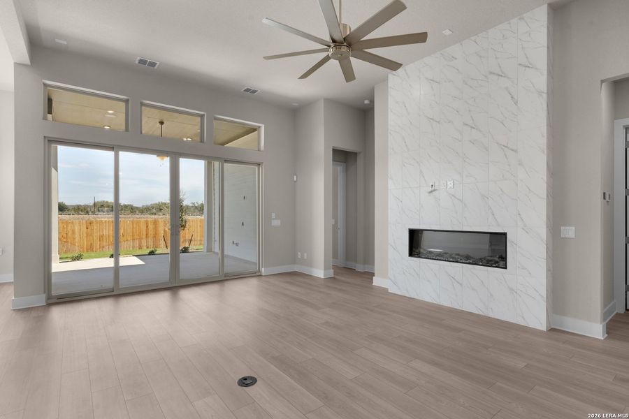 Spacious, unfurnished interior of a new home in Davis Ranch, San Antonio (Image 17).