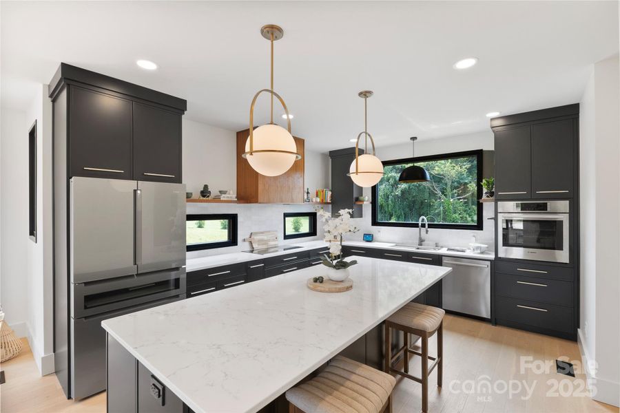 Chef's Kitchen with Bosch Series 800 Appliances Chef's Kitchen with Bosch Series 800 Appliances