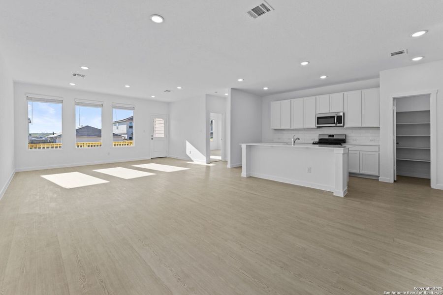 Spacious, unfurnished interior of a new home in , New Braunfels (Image 15).