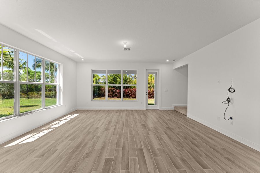 Spacious, unfurnished interior of a new home in Avila, Jensen Beach (Image 12).