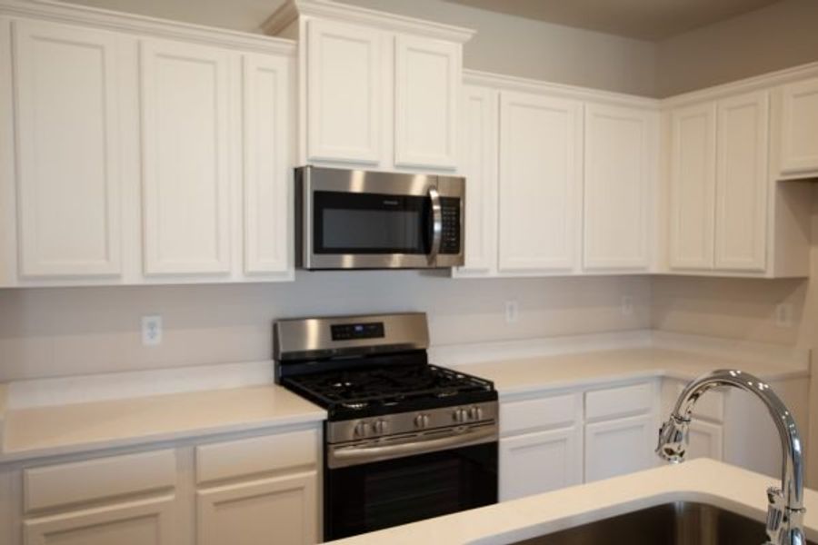 Representative interior finishes for a home built from the Augusta by Piedmont Residential in Villages at Cedar Hill, Dallas (Image 17).