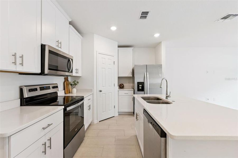Furnished interior view inside a new home in , Orlando (Image 9).