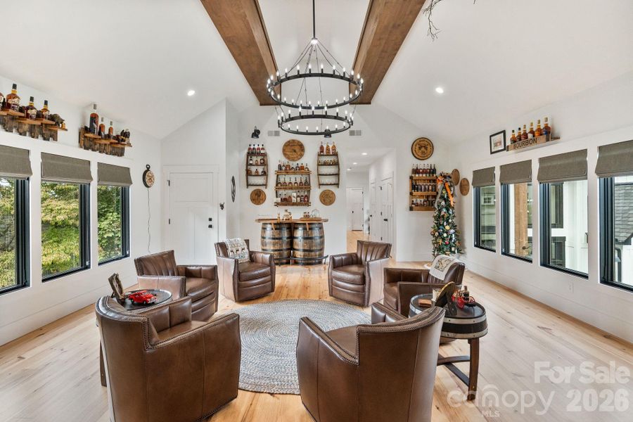 Cozy and inviting, perfect space for entertaining Cozy and inviting, perfect space for entertaining