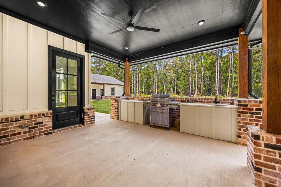 Exterior details and patio area of a home in , New Waverly (Image 4).