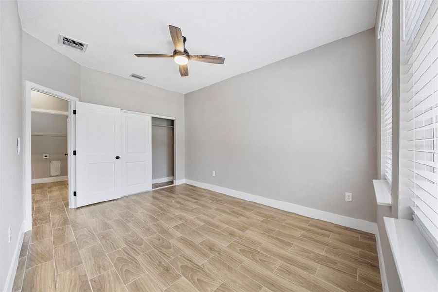 Spacious, unfurnished interior of a new home in , Tampa (Image 30).