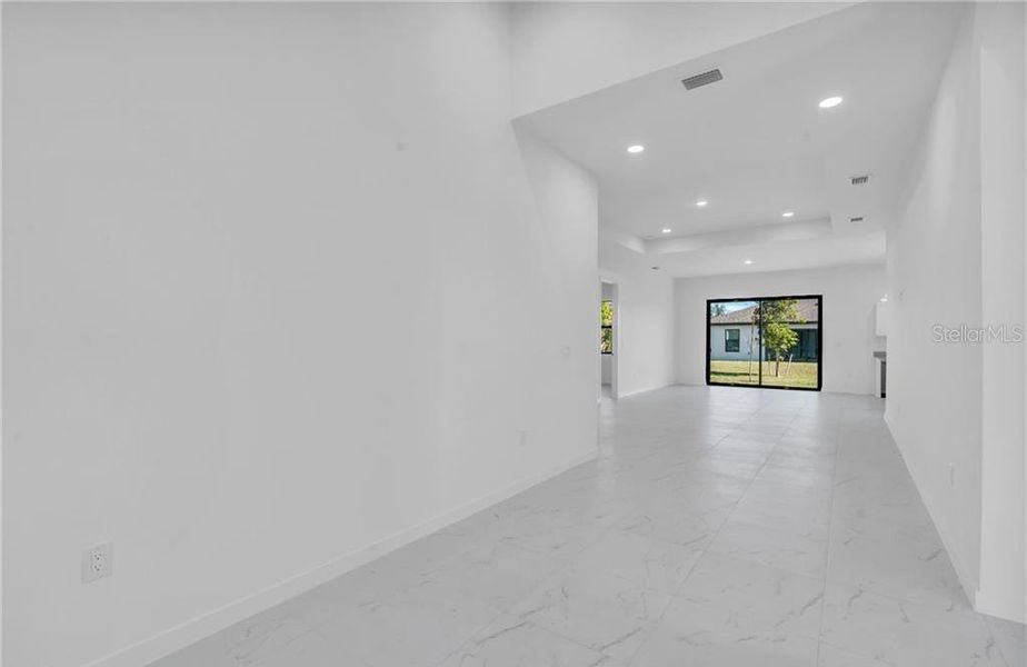 Spacious, unfurnished interior of a new home in , Cape Coral (Image 26).