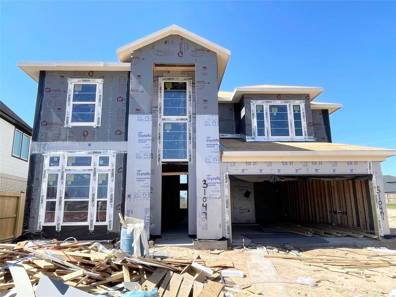 Bold Elevation With Numerous Windows & Character Bold Elevation With Numerous Windows & Character