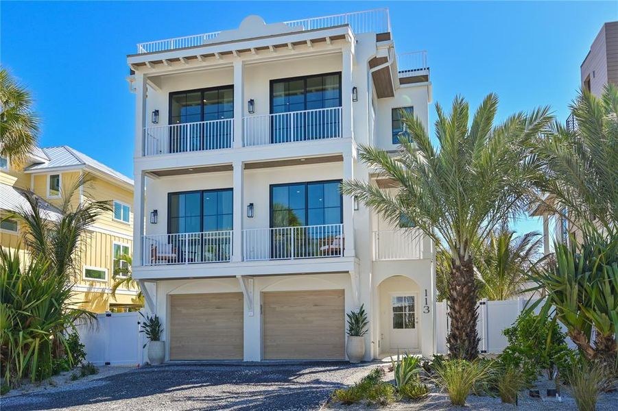 Condo located in Anna Maria, FL showcasing its design and architecture (Image 3).