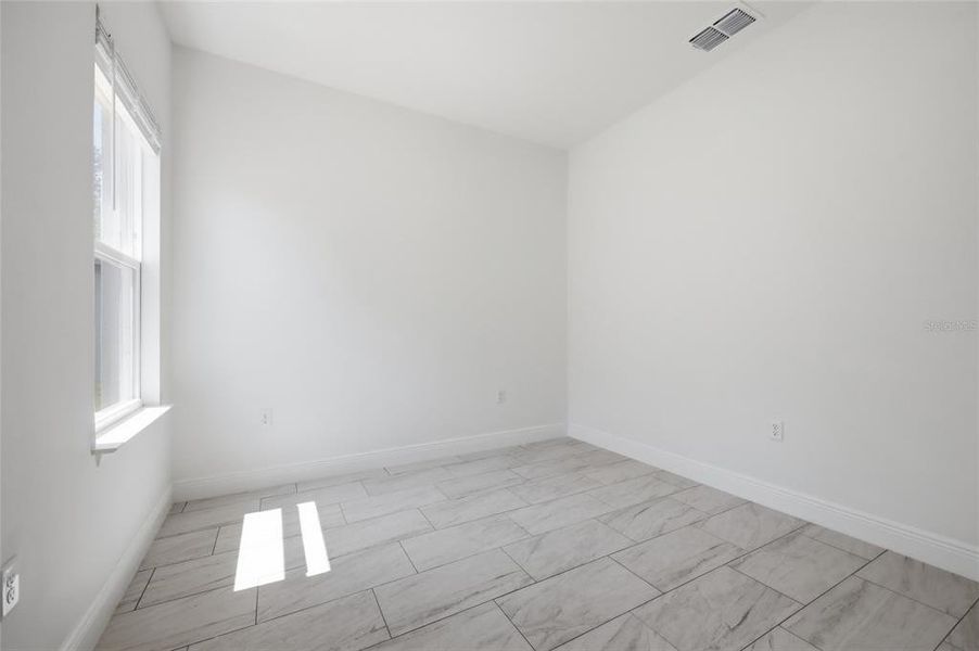 Spacious, unfurnished interior of a new home in , Ocala (Image 24).