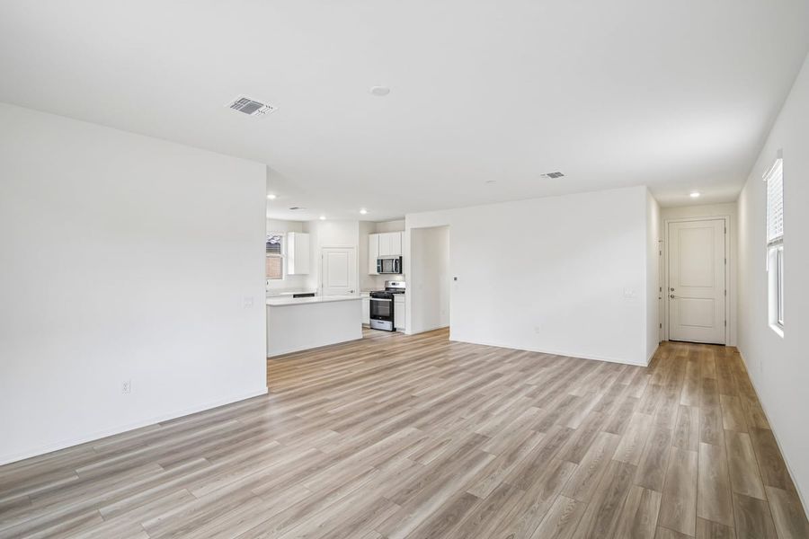 Spacious, unfurnished interior of a new home in Mirador Ridge Blossom, Tucson (Image 15).