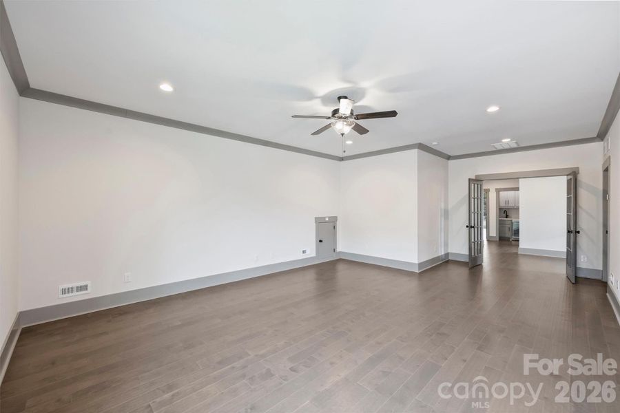 Bonus Room w/ 2nd Laundry Room (Upstairs Laundry) Bonus Room w/ 2nd Laundry Room (Upstairs Laundry)
