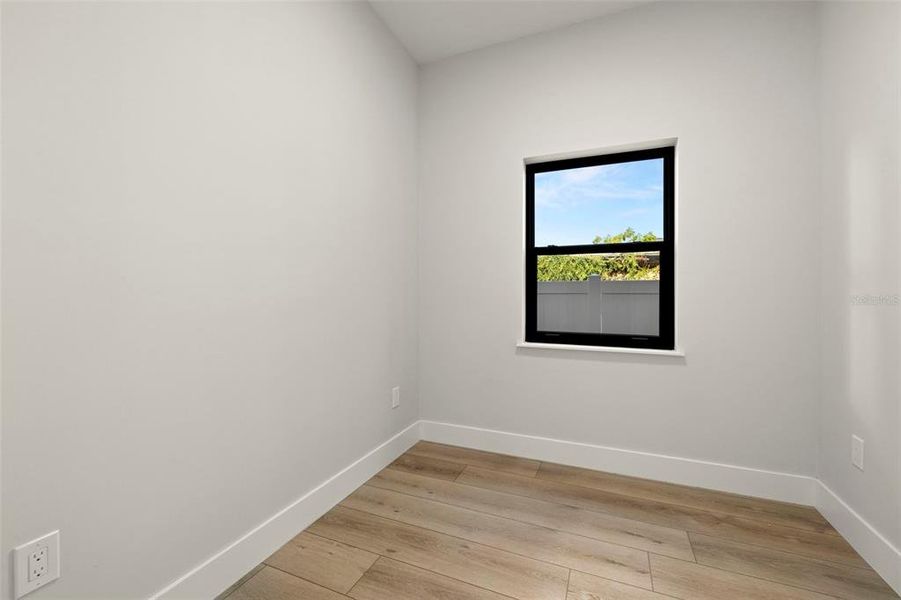 Spacious, unfurnished interior of a new home in , Tampa (Image 29).