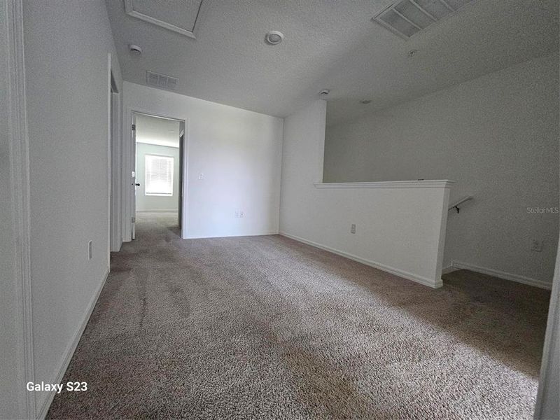 Spacious, unfurnished interior of a new home in , Orlando (Image 11).