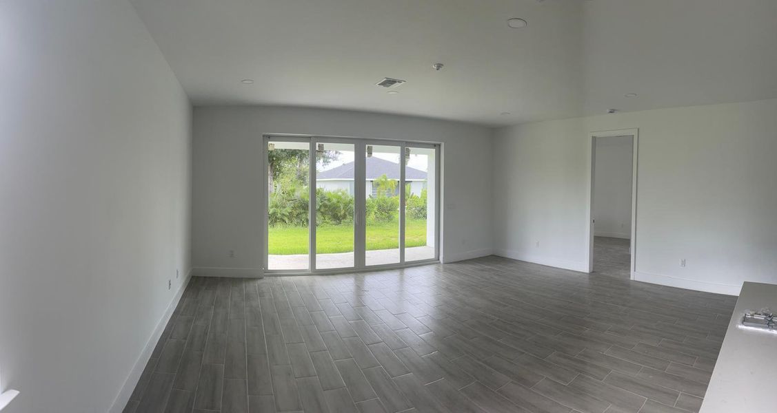 Spacious, unfurnished interior of a new home in , Rotonda West (Image 9).