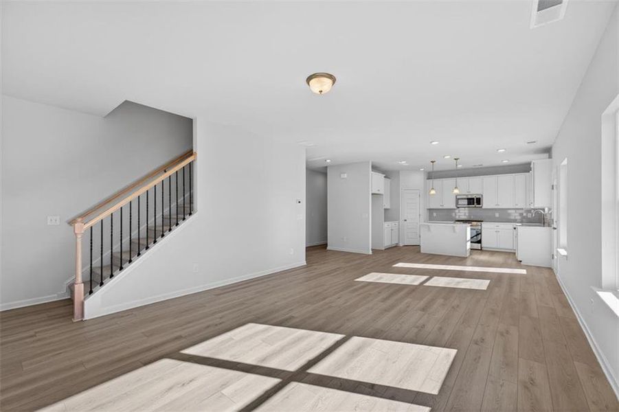 Spacious, unfurnished interior of a new home in Victoria Heights, Dallas (Image 23).