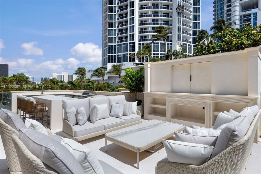 Condo located in Sunny Isles Beach, FL showcasing its design and architecture (Image 3).
