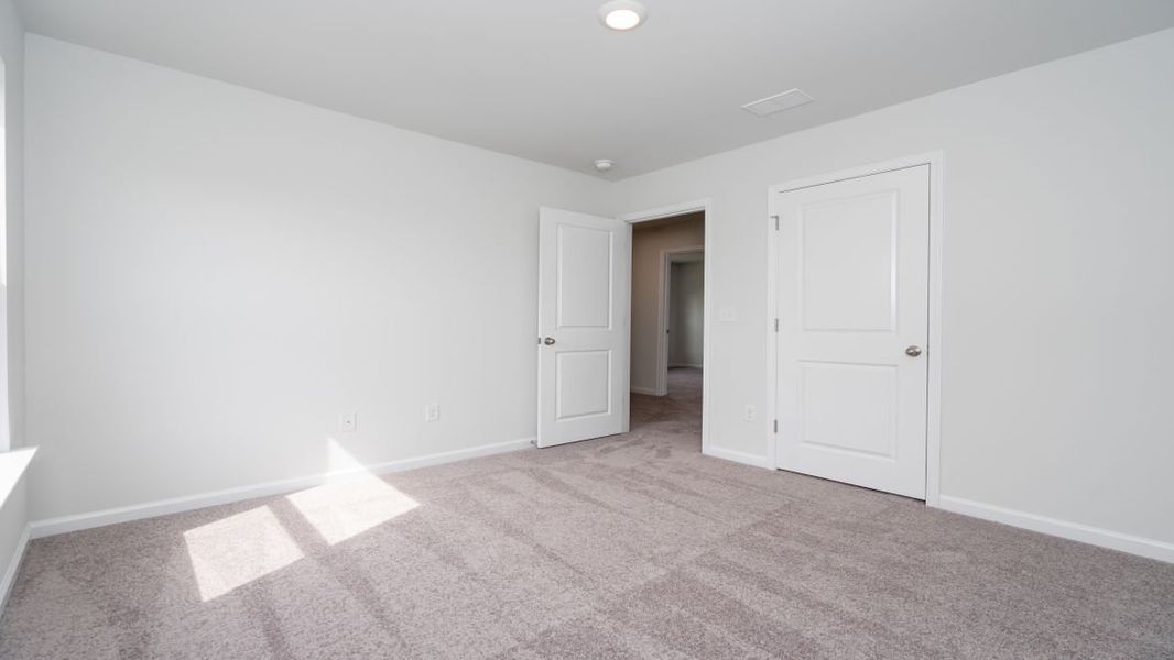 Representative unfurnished interior of a home built from the ROBIE by D.R. Horton in Island Green, Myrtle Beach (Image 36).