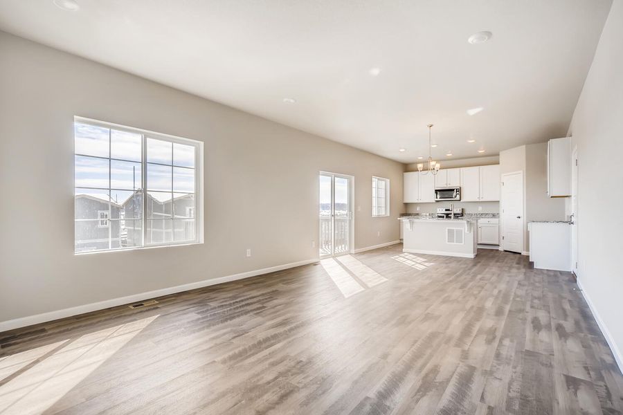 2118 villageview lane castle-large-004-005-living room-1500x1000-72dpi