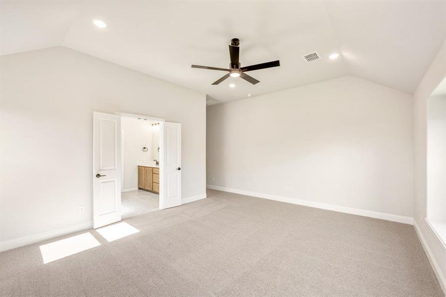 Spacious, unfurnished interior of a new home in Sunset Ridge, Alvarado (Image 24).