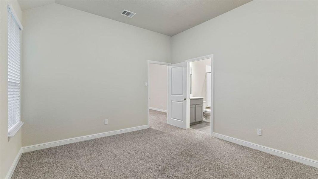 Spacious, unfurnished interior of a new home in Lakeview Pointe, Grand Prairie (Image 22).
