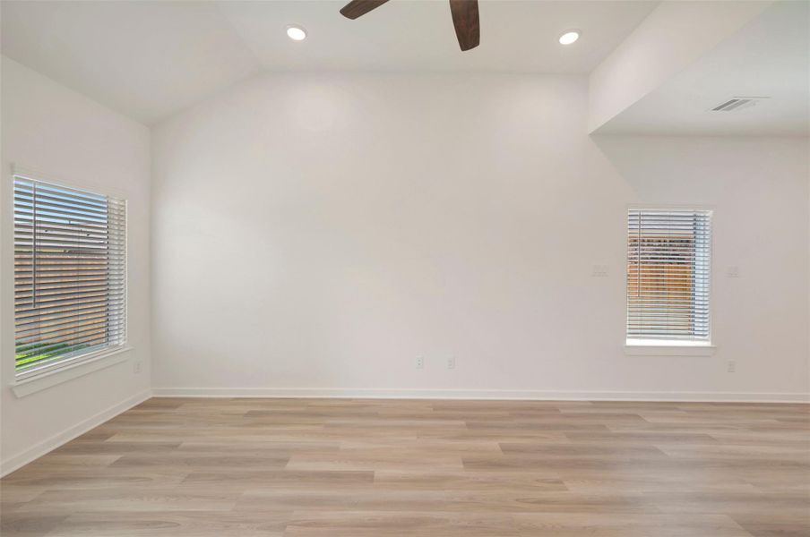 Spacious, unfurnished interior of a new home in Miller's Pond, Rosenberg (Image 13). Spacious, unfurnished interior of a new home in Miller's Pond, Rosenberg (Image 13).