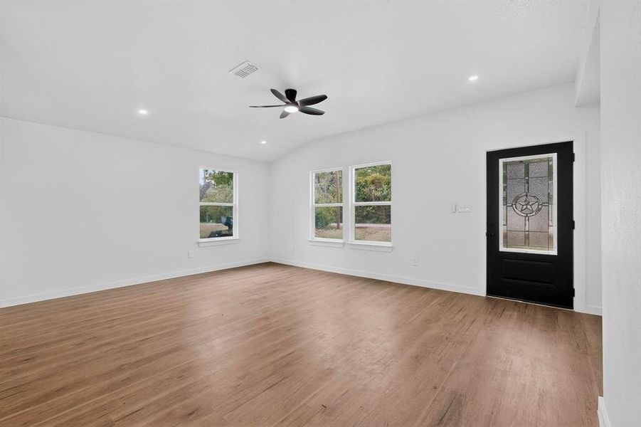 Spacious, unfurnished interior of a new home in , Seagoville (Image 20).