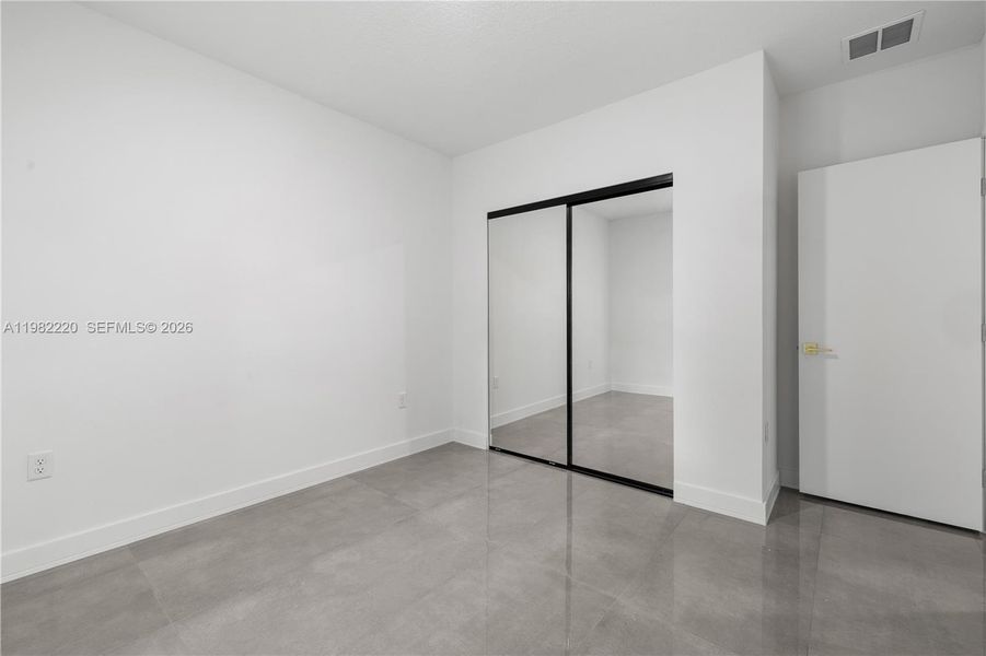 Spacious, unfurnished interior of a new home in , Palm Bay (Image 32).