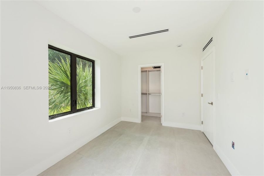 Spacious, unfurnished interior of a new home in , Miami (Image 12).