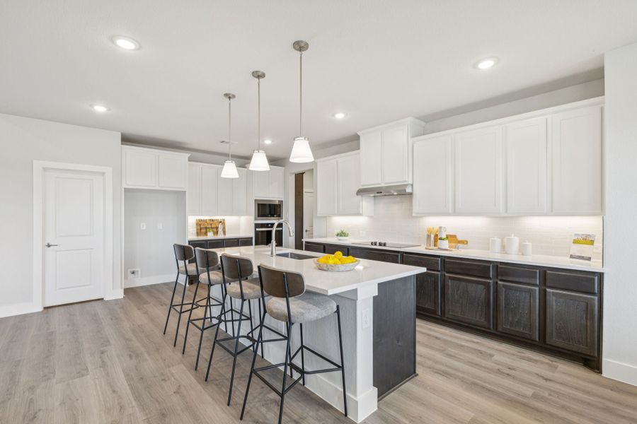 Representative furnished interior of a home built from the Emerson by Centre Living Homes in Lakeway Estates, Waxahachie (Image 10).