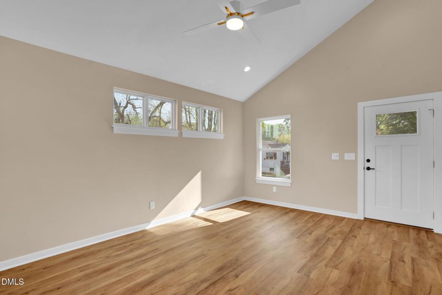 5-web-or-mls-230 N Melville St-5