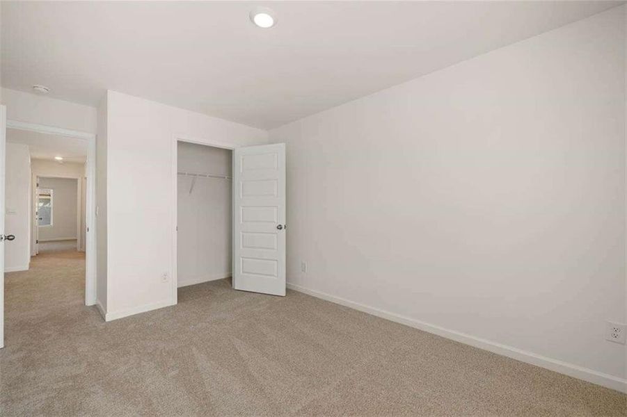 Spacious, unfurnished interior of a new home in Shoal Creek, Hampton (Image 16).