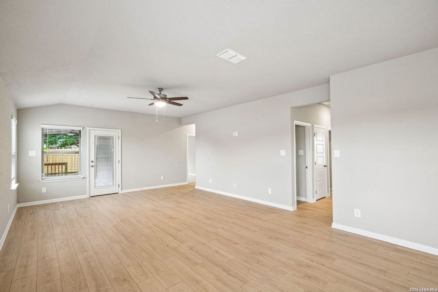 Spacious, unfurnished interior of a new home in Royal Crest, San Antonio (Image 25).