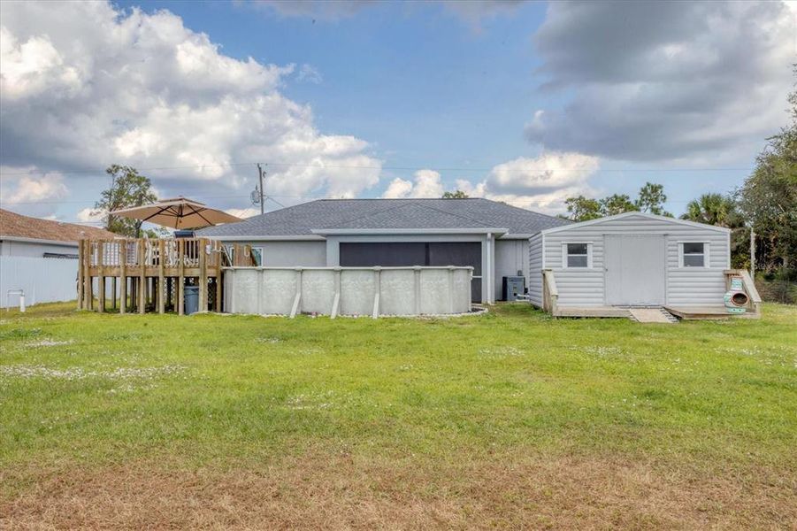Exterior details and patio area of a home in , North Port (Image 4).