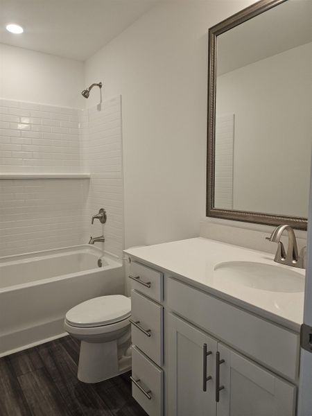 Furnished interior view inside a new home in Edgefield, Loris (Image 8).