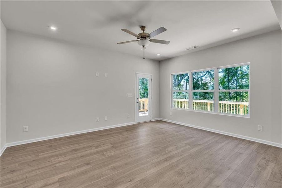 Spacious, unfurnished interior of a new home in Sweetlake Grove, Mableton (Image 27).