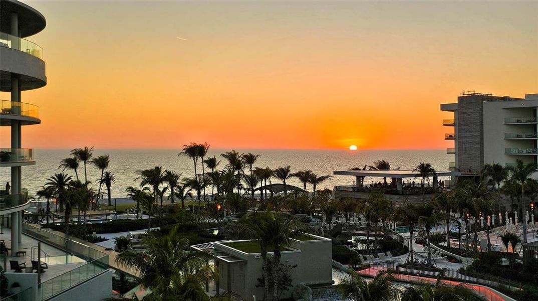 Condo located in Longboat Key, FL showcasing its design and architecture (Image 31).