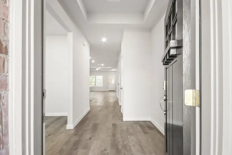 Spacious, unfurnished interior of a new home in Oakwood Ranch, Willis (Image 11).