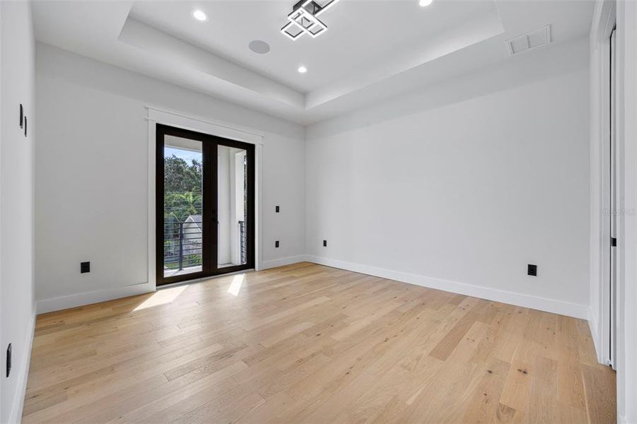 Spacious, unfurnished interior of a new home in , Tampa (Image 45).