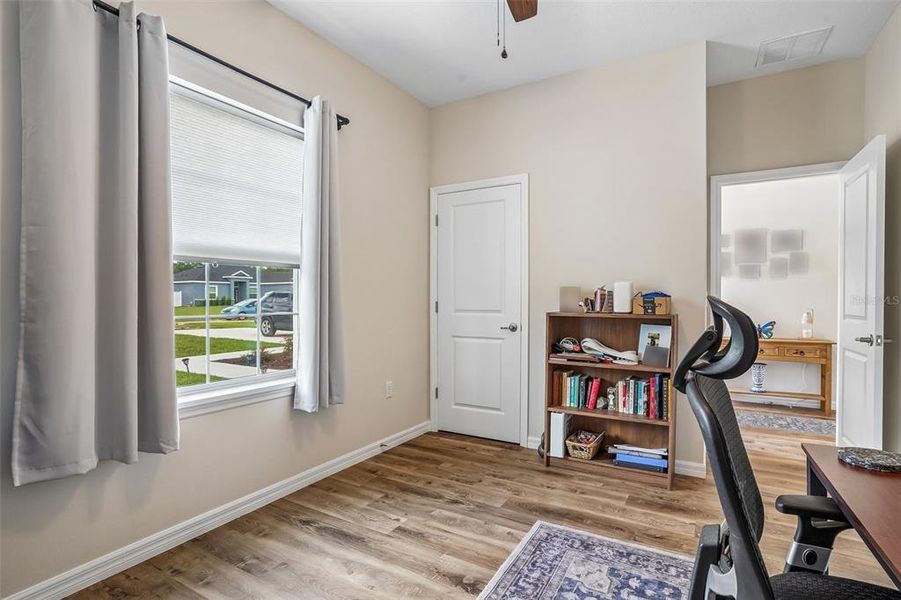 Furnished interior view inside a new home in , Umatilla (Image 9).