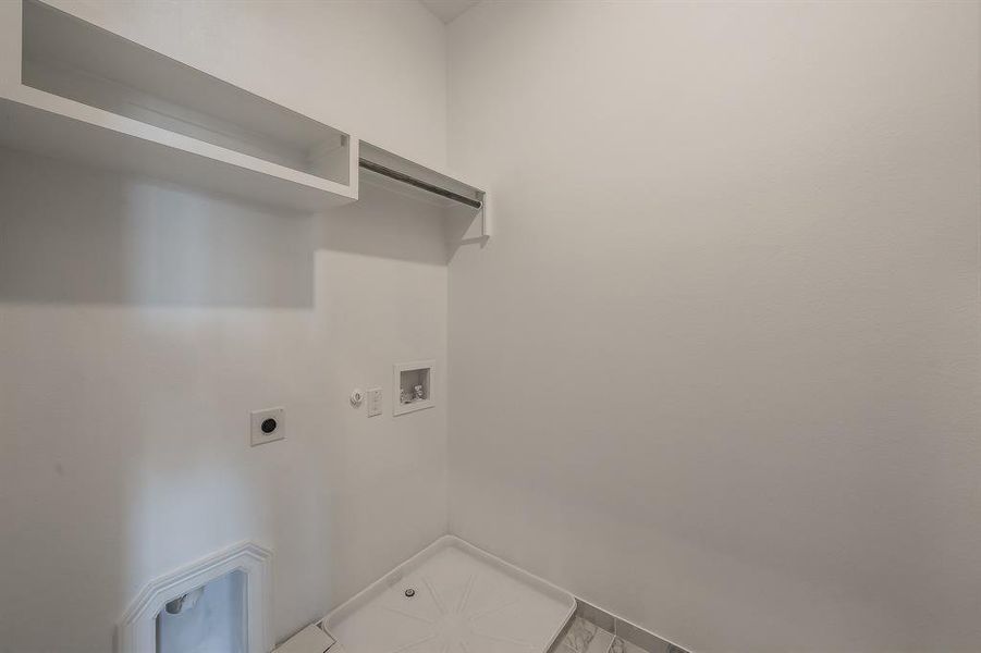 Spacious, unfurnished interior of a new home in Parkland, Fort Worth (Image 21). Spacious, unfurnished interior of a new home in Parkland, Fort Worth (Image 21).