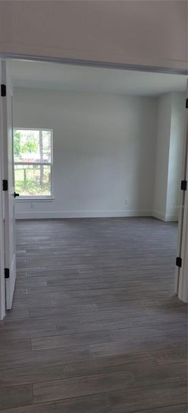Spacious, unfurnished interior of a new home in Royal Highlands, Weeki Wachee (Image 11).