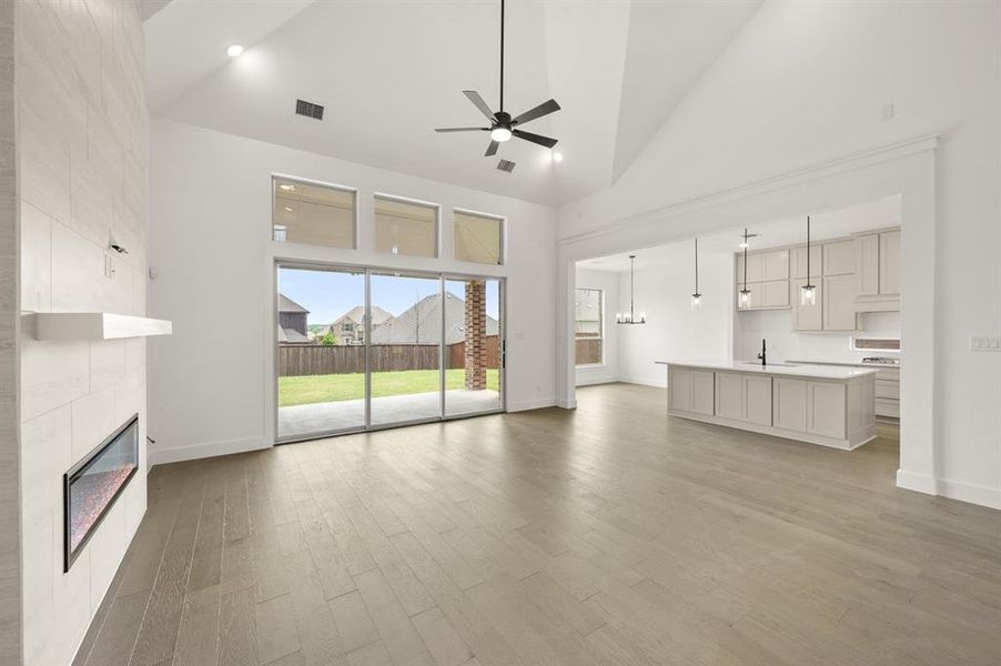 Spacious, unfurnished interior of a new home in La Frontera, Fort Worth (Image 25).