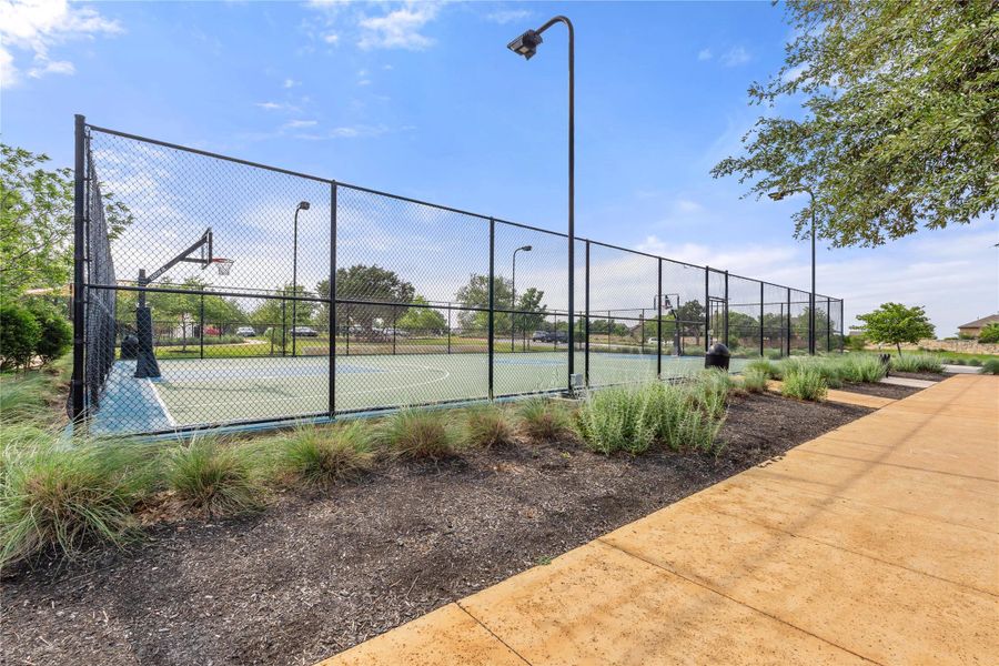 Community amenities in Rough Hollow, Lakeway (Image 28).