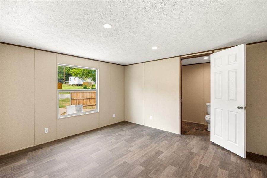 Spacious, unfurnished interior of a new home in , Granbury (Image 16).