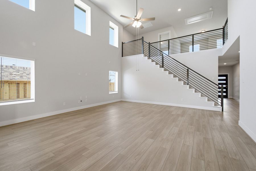 Spacious, unfurnished interior of a new home in Sunfield, Buda (Image 52).