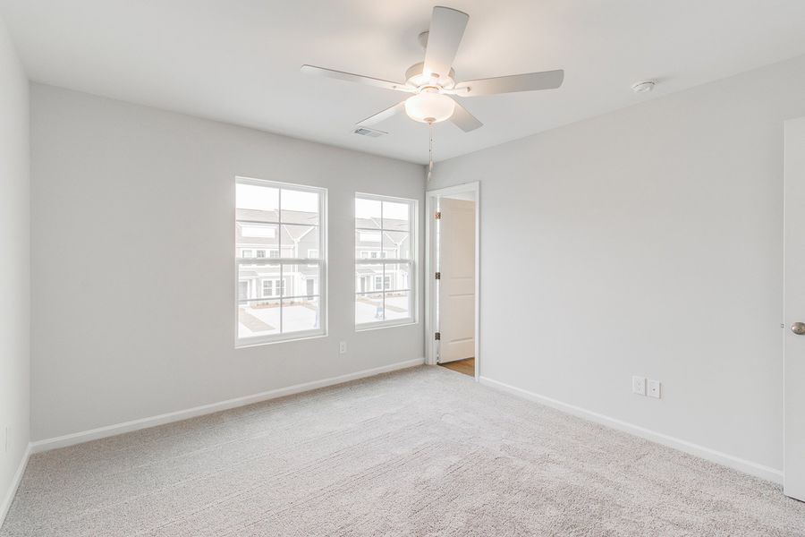 Spacious, unfurnished interior of a new home in Astoria, Columbia (Image 18).