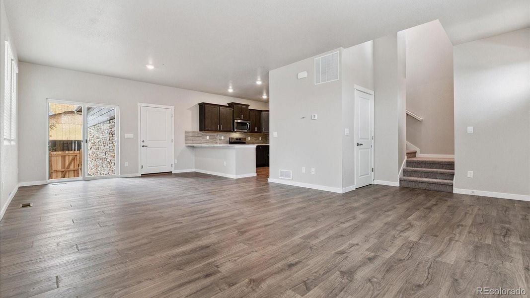 Spacious, unfurnished interior of a new home in Horizon Uptown, Aurora (Image 13).