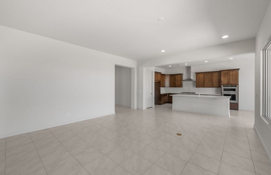 Spacious, unfurnished interior of a new home in Artisan at Asante, Surprise (Image 25).