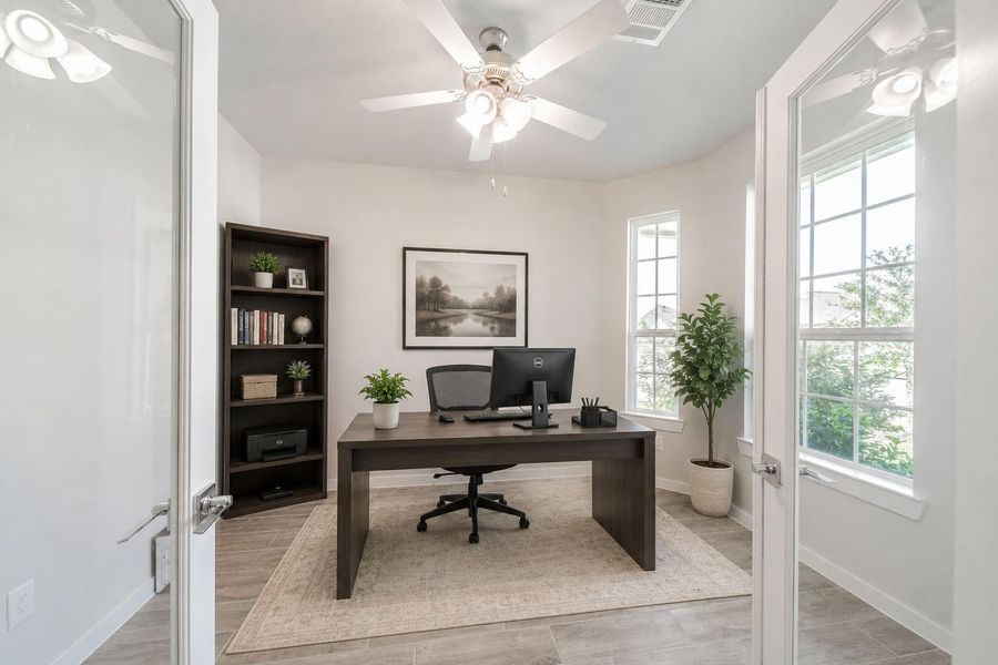 Home Office *picture virtually staged
