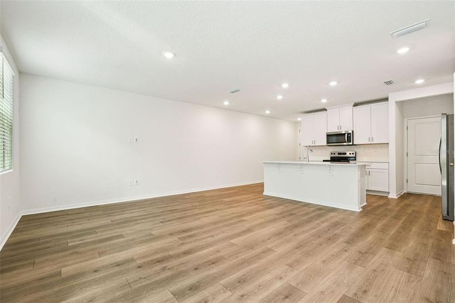 Spacious, unfurnished interior of a new home in Bradford Park, Ormond Beach (Image 15).